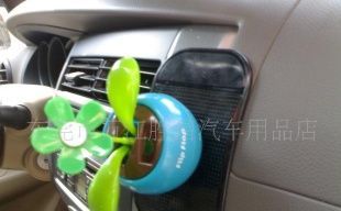 汽车装饰用品解读 车用手机防滑垫的功能与选择指南